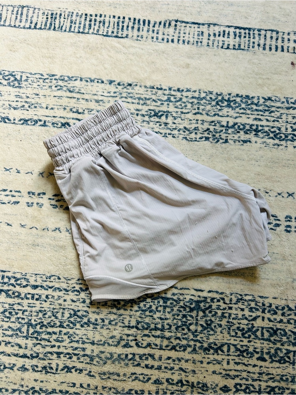 lululemon athletica Women's High-Rise Light Beige Athletic Shorts inseam 4
